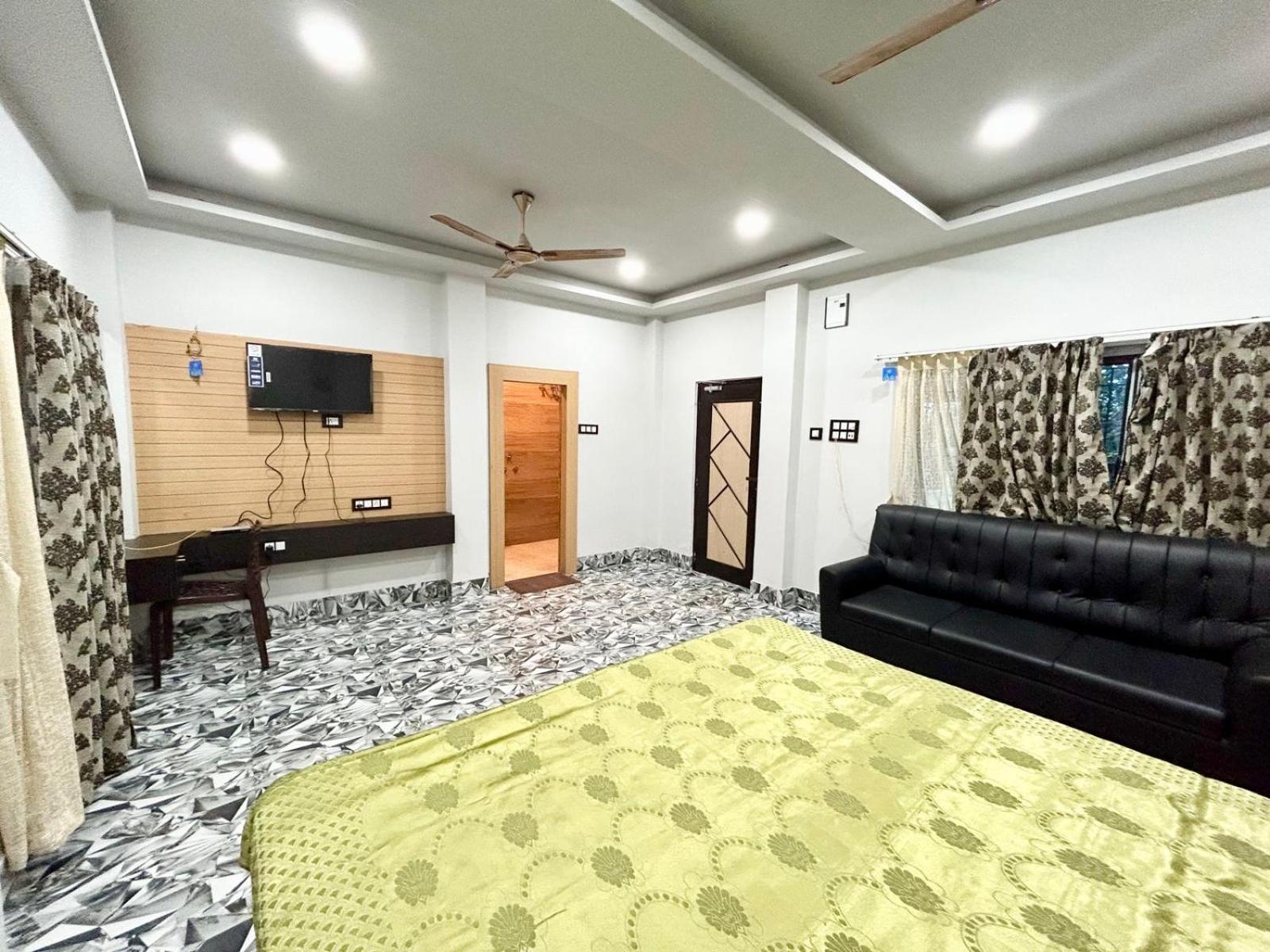 Palli Bangla Resort, Near Ruby Hospital, Anandapur Calcutta  Esterno foto