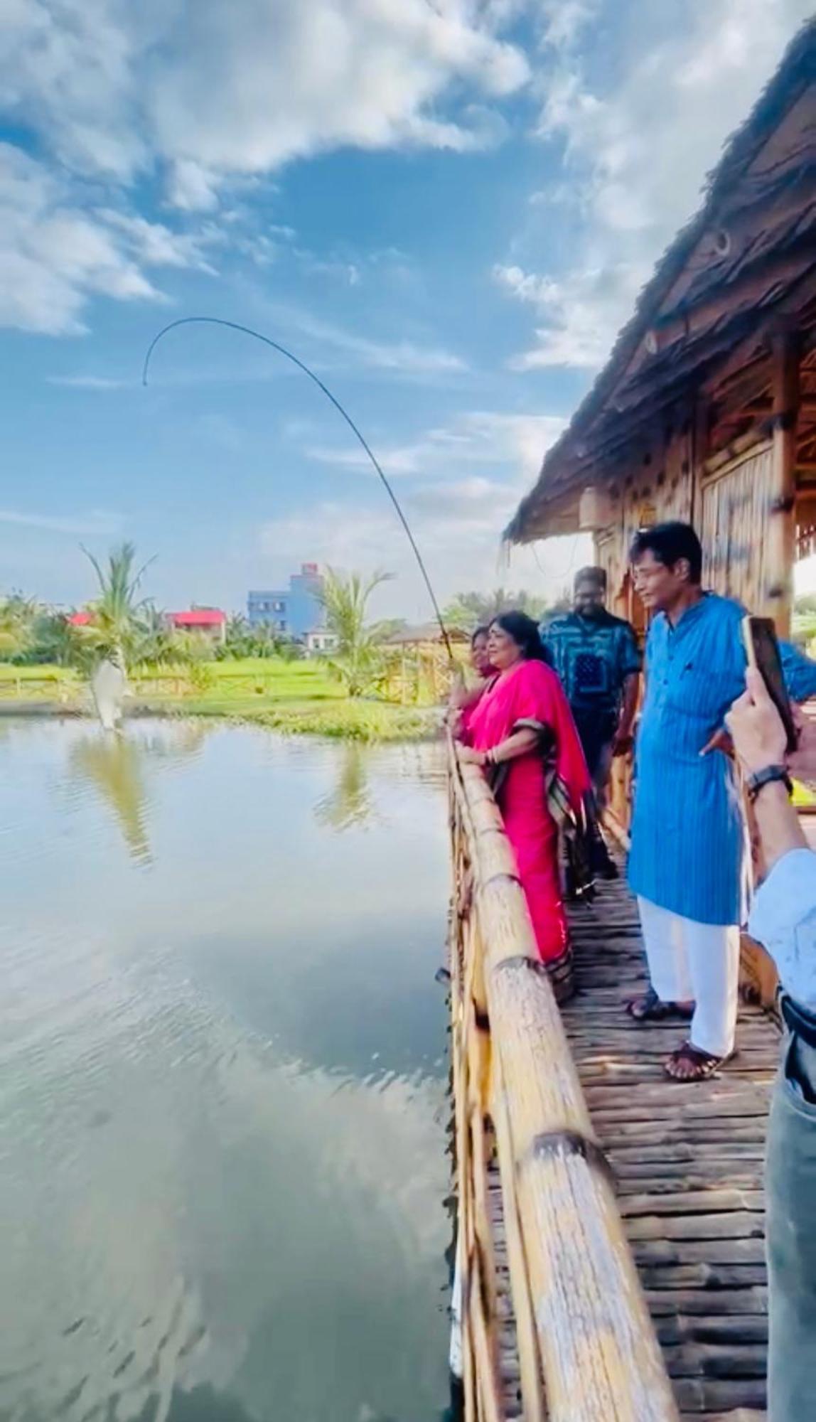 Palli Bangla Resort, Near Ruby Hospital, Anandapur Calcutta  Esterno foto