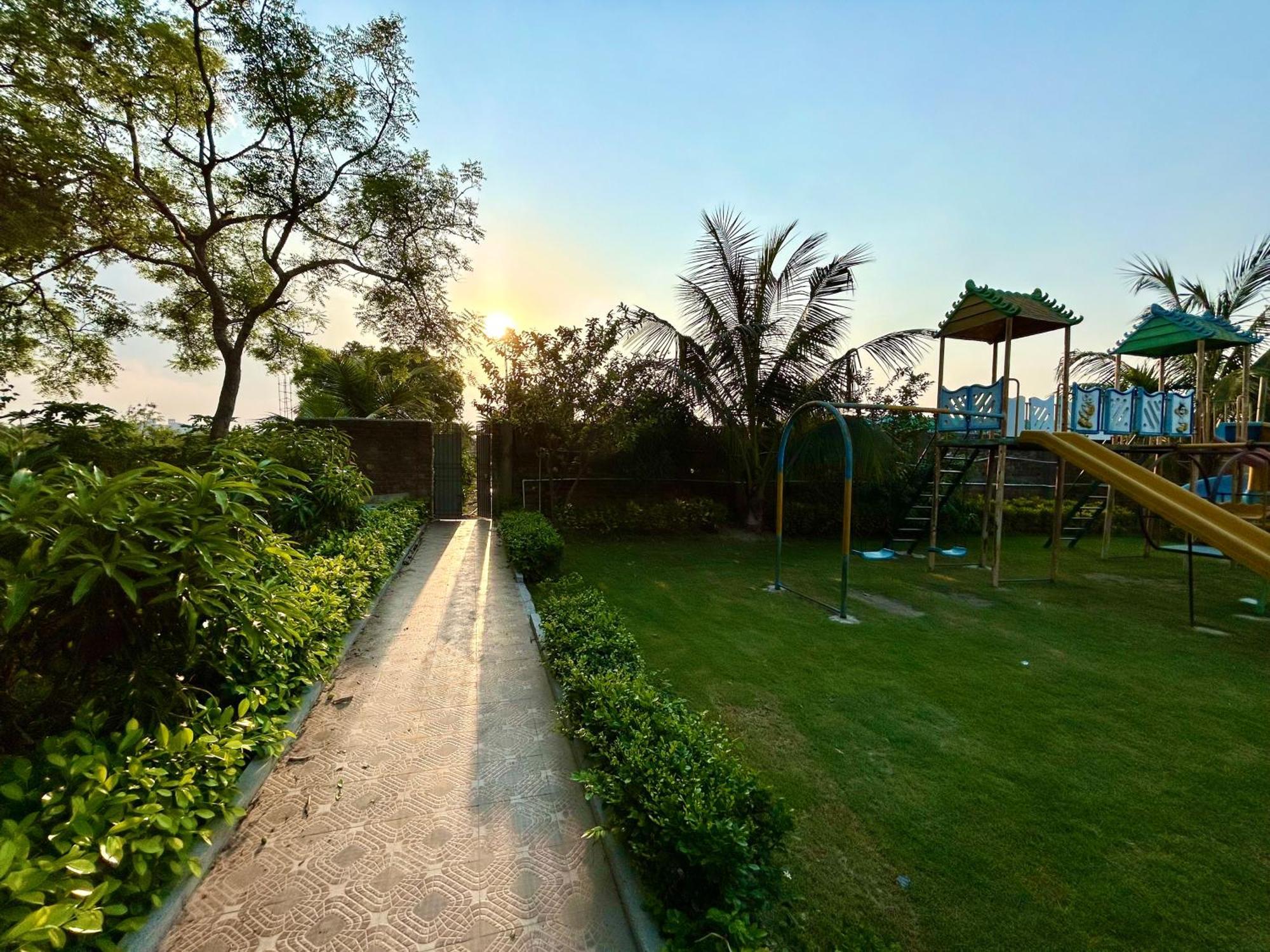Palli Bangla Resort, Near Ruby Hospital, Anandapur Calcutta  Esterno foto